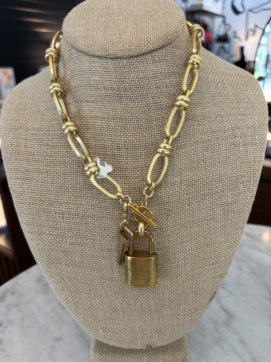 Oval Link Lock Necklace