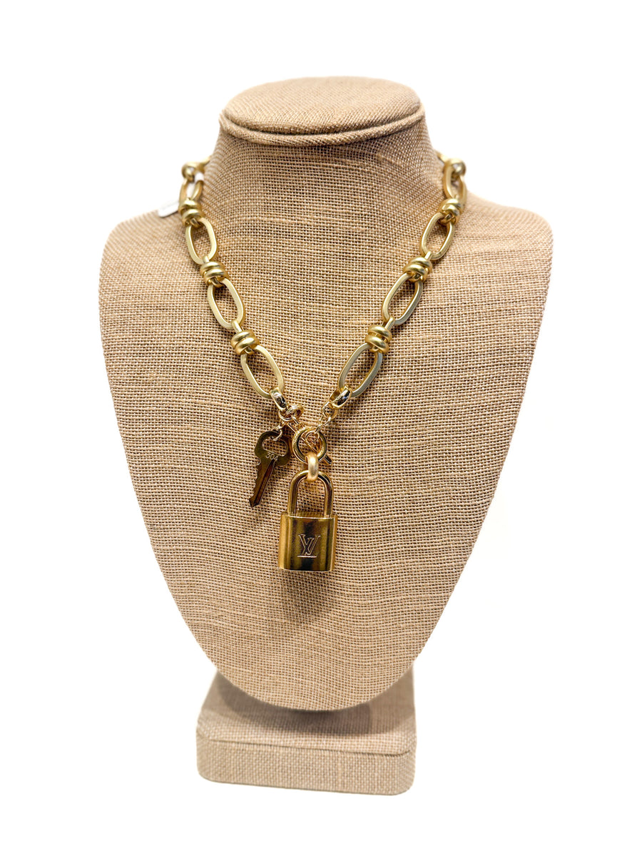 Oval Toggle Lock Necklace