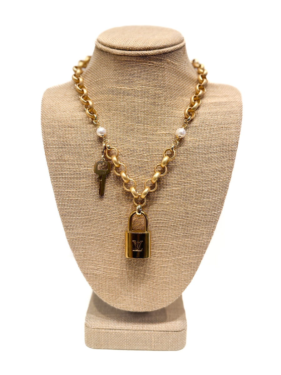 Mega Rolo & Pearl Lock Necklace