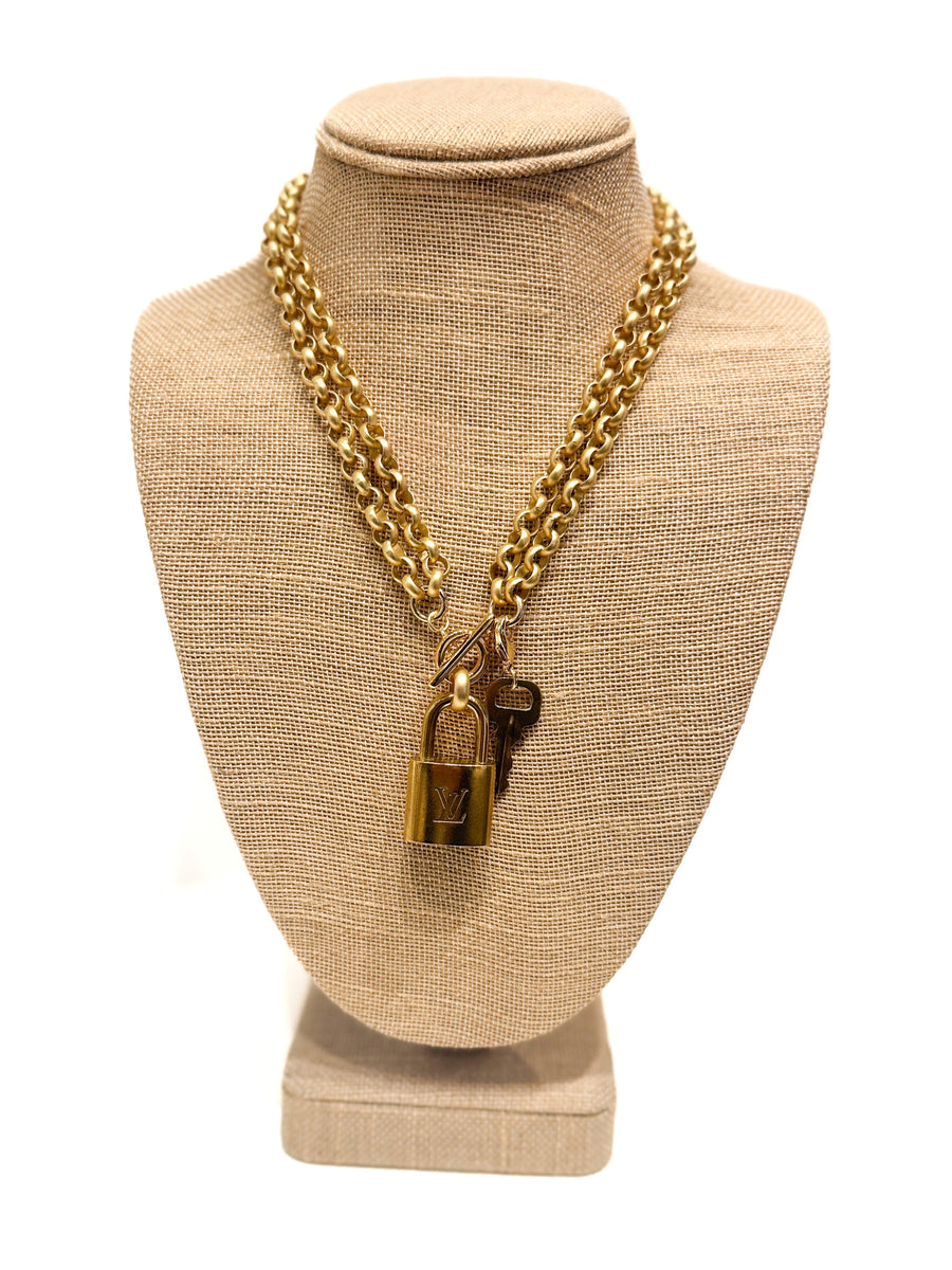 Long Toggle Lock Necklace