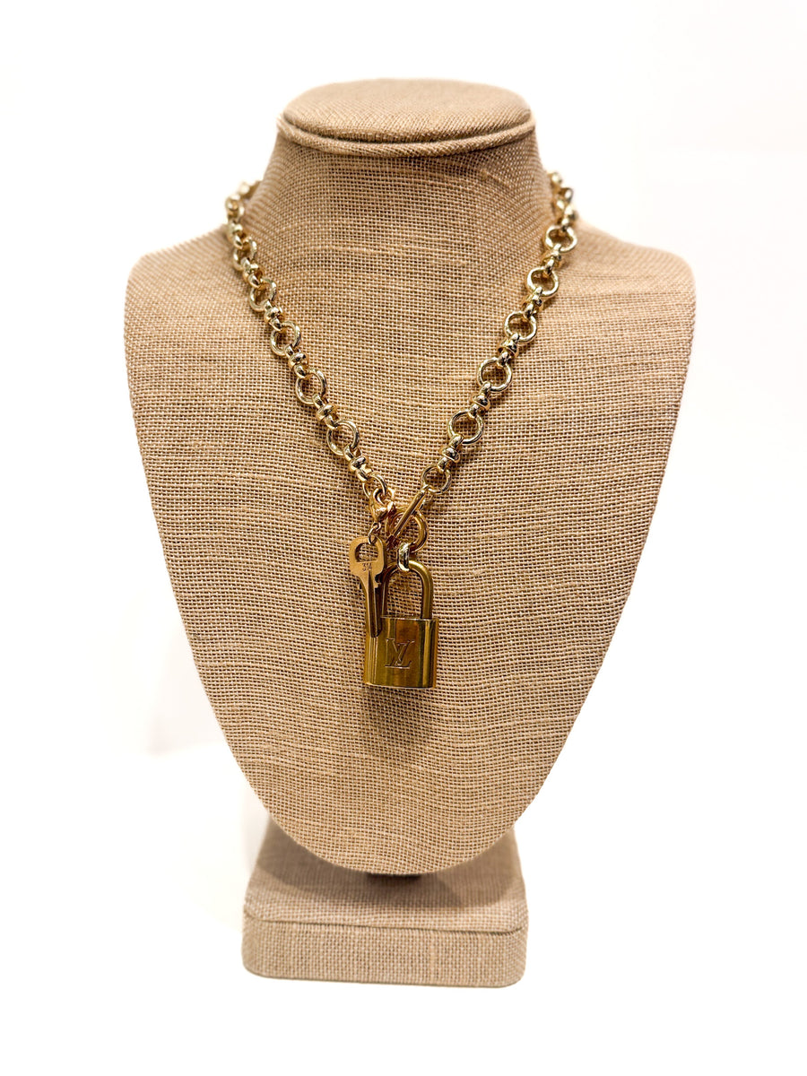 Bow Link Lock Necklace