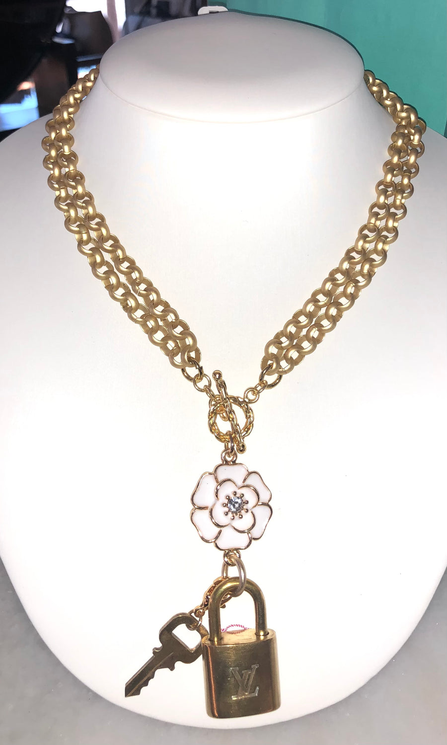 Camelia Lock Necklace