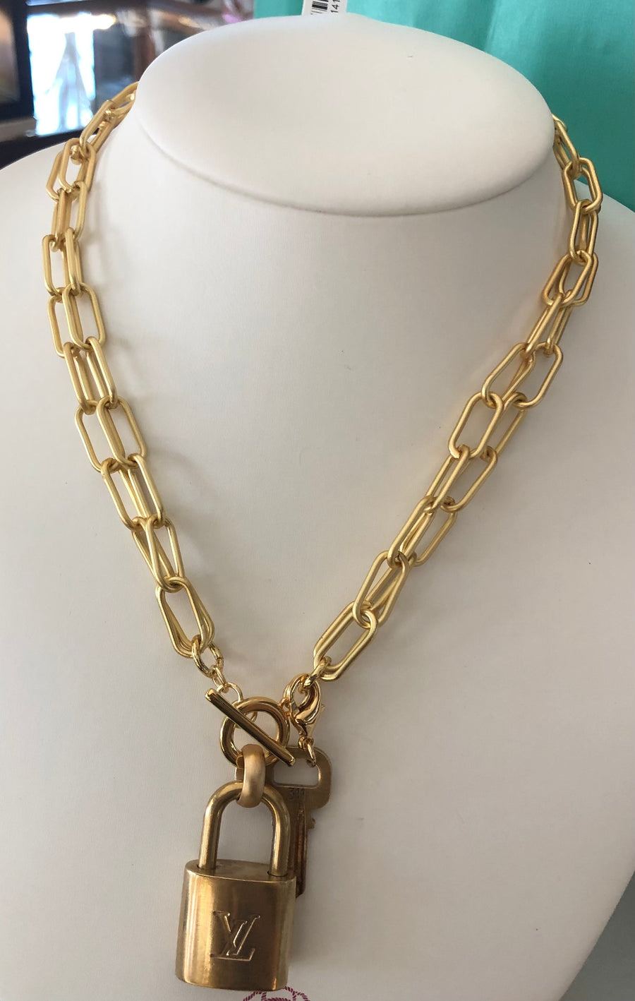 Oval Toggle Lock Necklace