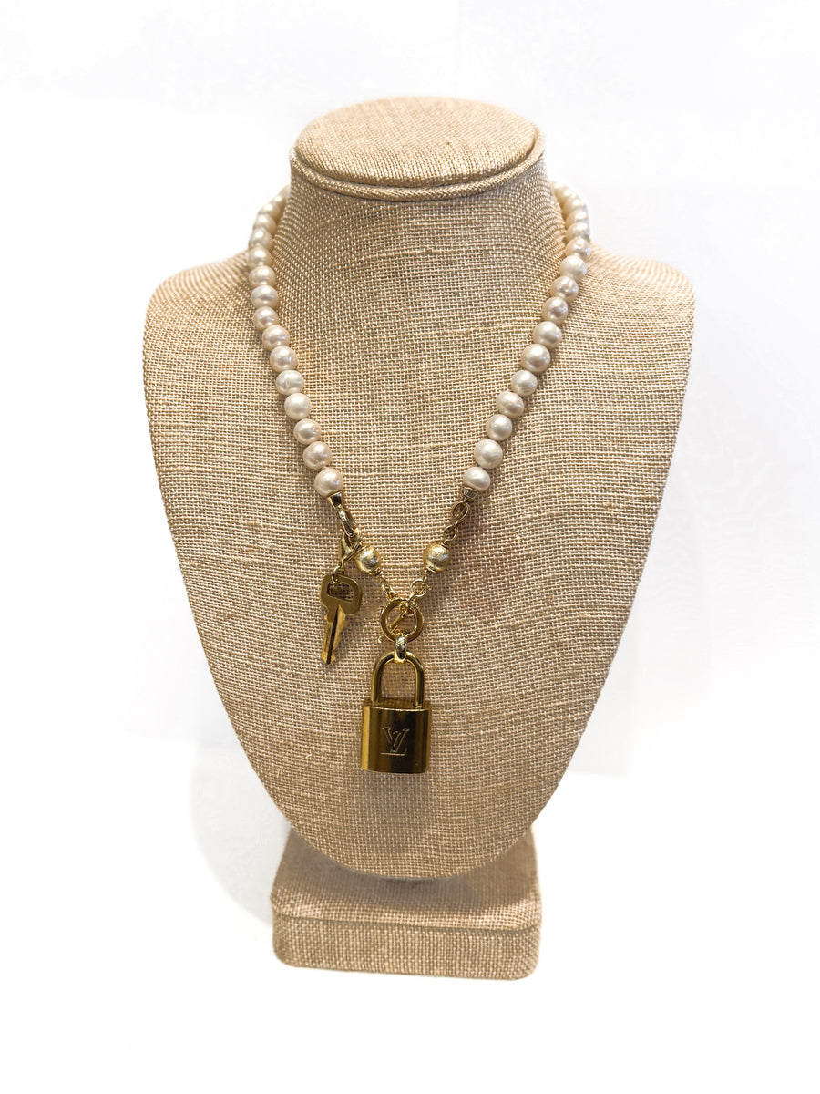 Knotted Pearl Lock Necklace