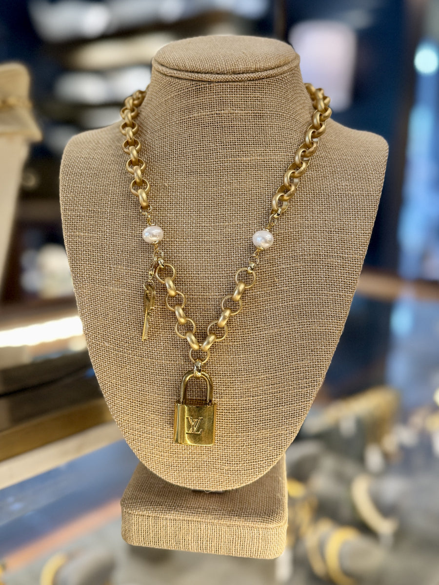 Mega Rolo & Pearl Lock Necklace