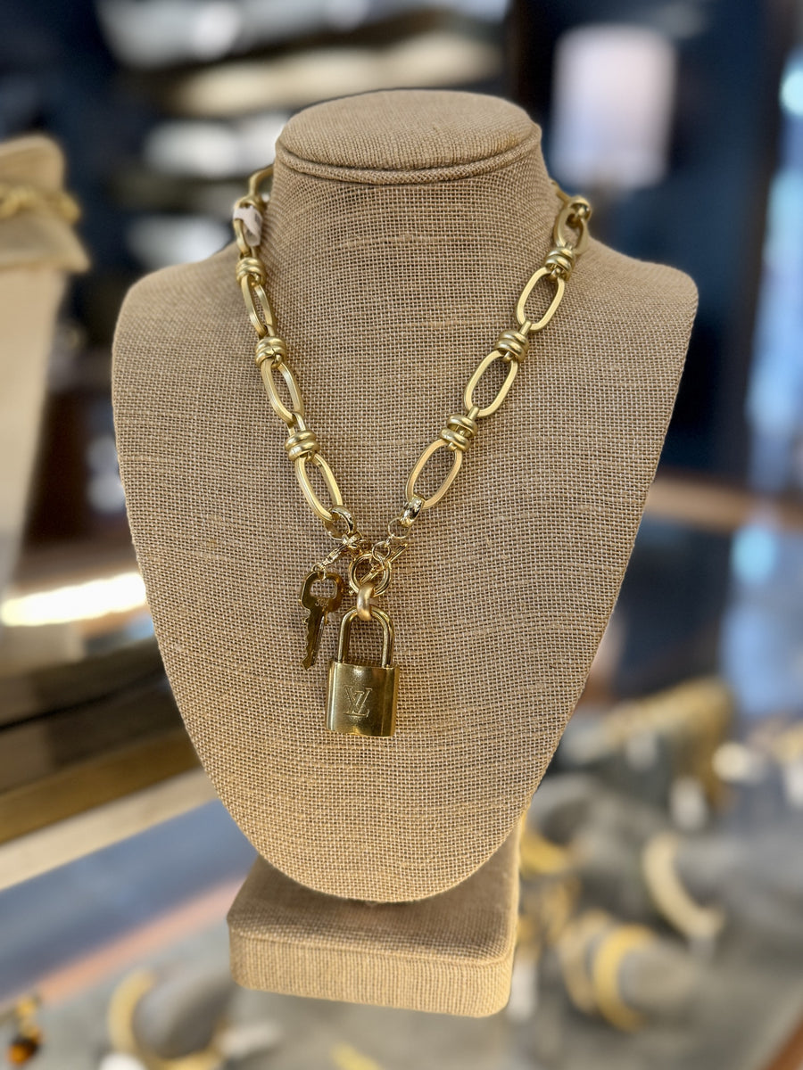 Oval Toggle Lock Necklace